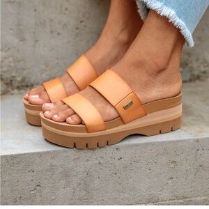 REEF Cushion Vista Higher Women's Platform Fashion Sandal